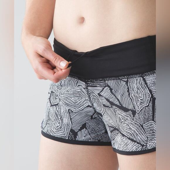 Lululemon Speed Short Dottie Tribe White Black / Black Running Jogging size 6 - Picture 6 of 11